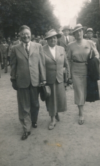 František a Olga Löwitovi, Aga, 30. léta
