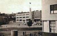 Uprchlický kemp Grugliasco, Itálie, který byl zničen bouří a uprchlíci museli být evakuováni do kempu Senigallia