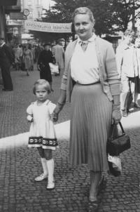 Alena Laufrová with her mother Berta on Wenceslas Square