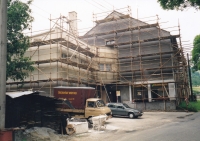 Fabrika během oprav