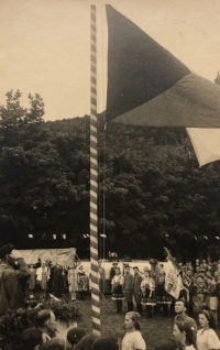 Okrskový sokolský slet, Most, 1946. Jiřina Mrázová v pravém dolním rohu