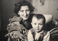 Jiřina Mrázová s dcerou Helenou v roce 1954