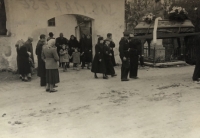 Snímek z pohřbu sedláka Josefa Mareše