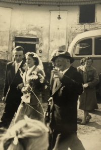 Ze svatby Evy a Josefa Břízových, 1959