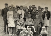 Skupinová fotografie příbuzenstva na Slovensku