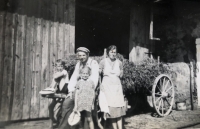 The family of the farmer František Dušek, 1940s