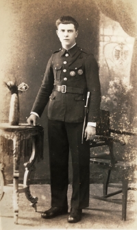Otec při vojenské službě v armádě, Josefov, rok 1932