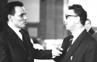 Se starostou Drancy Mauricem Nilesem v Paříži