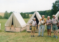 Skautský tábor v Žerčicích, Jiří Král druhý zleva jako vedoucí a rádce, 1998