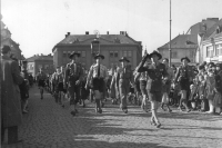 Oslava státního svátku na Novoměstském náměstí v Mladé Boleslavi, 28. října 1945 