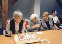 Libuše Jedličková se sestrou Pavlou Vokatou Markovou a neteří Hanou Bedrníkovou