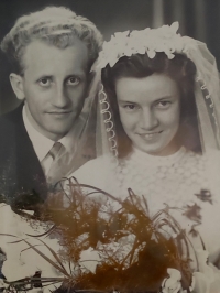 Margita a Josef Kučerovi na svatební fotografii z roku 1954