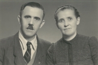 Rodiče Miloslava Šimka - Josef (narozen 1897) a Anna, rozená Ondrisová (narozena 1895), snímek z roku 1960