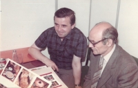 Miloslav Šimek vlevo v tiskárně GRASPO s kolegou Jaroslavem Budkou, 1986
