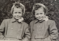 Sestry Stanislavy Šťastné, Marta a Miroslava, asi v roce 1952