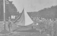 Karel Soukup (čtvrtý zleva) na skautském táboře, 1946