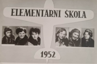 Třídní foto, Elementární škola, 1. skupina. 2. roj, rok 1952, Stanislava Šťastná třetí zprava