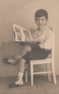 Tomík Lukeš (Löwit), syn dědečkova bratra, takzvané Wintonovo dítě, 1937