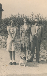 Sonja, Aga and František Löwit, 1937