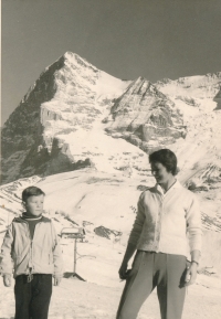 Pierre Allan s maminkou, rok 1959