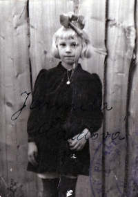 Jarmila Cardová / Vysoká - Hustopeče nad Bečvou / kolem roku 1943