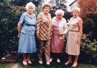 Matka pamětnice Elizabeth (druhá zleva) se sestrami Angelou, Felizitas a Reginou / Německo / 60. léta