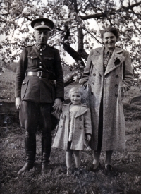 Jarmila Cardová s rodiči / Vysoká / kolem roku 1939