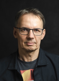 Portrait photography of Igor Janke in 2022. Photo by Gosia Kawka-Piotrowska.