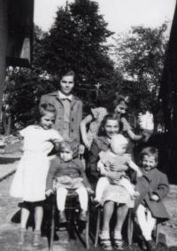 Sestry Karolovy, 1954