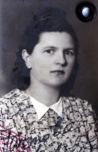 Matka pamětnice Jarmila Kolková, 30. léta