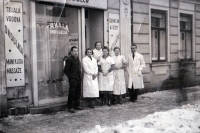 Otec Johann Kolek (úplně vpravo), Slovensko, 30. léta