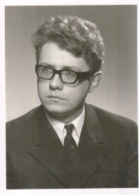 Čeněk Zapletal na maturitní fotografii na gymnáziu v Uherském Hradišti v roce 1966