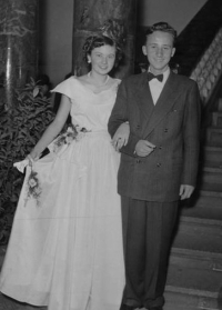 Karel Soukup na svém maturitním plesu, 3. listopadu 1952