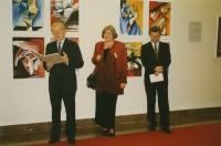 Vernisáž výstavy v Parlamentu ČR (zleva Radovan Lukavský, M. M. Šechtlová, Jaroslav Zvěřina), 1997