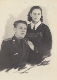 Rodiče Natalie v roce jejich svatby, 1953
