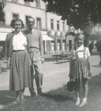 Deanna with parents in Poděbrady, 1952