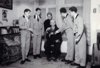 Bratři Eliášové přejí dědečkovi Vlasákovi