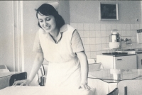 Blanka Zlatohlávková jako sanitářka v pražském IKEMu (1974)