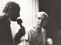 Josef Bajer s přítelem Jiřím Černým, 17. ledna 1990