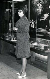 Eva Novotná v roce 1990 při zahajování výstavy v Klementinu