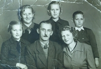 Chmelař family in 1949