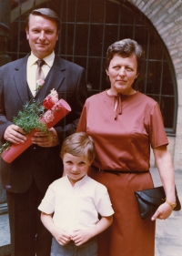 Graduation at the Faculty of Law, Charles University, 1986