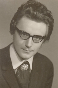 Oldřich Kašpar's graduation photo, 1970
