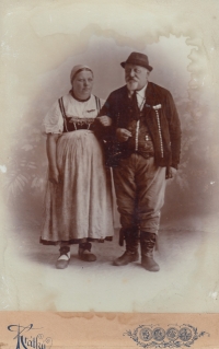His great grandfather Jan Morávek and great grandmother Marie née Smetanová, Kolín, 1890