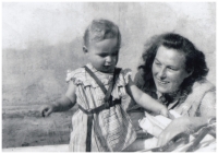 Marta Kolesová with her daughter, 1949, Opava