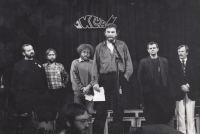 Herci na půdě Jonáš klubu, nejspíše 18. listopad 1989