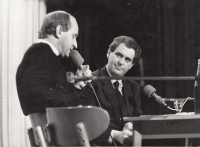 Josef Bajer s Milošem Zemanem na půdě Jonáš klubu, přelom 80. a 90. let