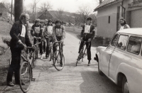 Bicycle tours in the 80s, organizer Jiří Drahoňovský in the middle.