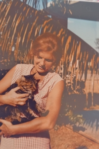 Eva Bartošová na prvním pracovním pobytu na Kubě, 1965–1967
