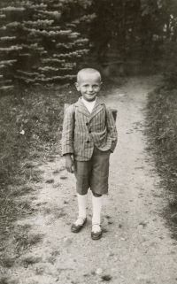 Karel Pičman goes to school for the first time, Jablonec nad Jizerou, September 1939